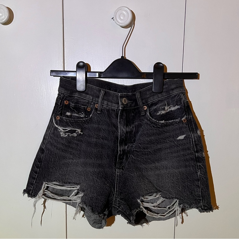 American Eagle ‘90s boyfriend high waisted shorts with comfort stretch waistband